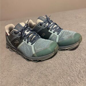 On cloud On Running Women's Athletic Shoes - shades of blue - gently loved